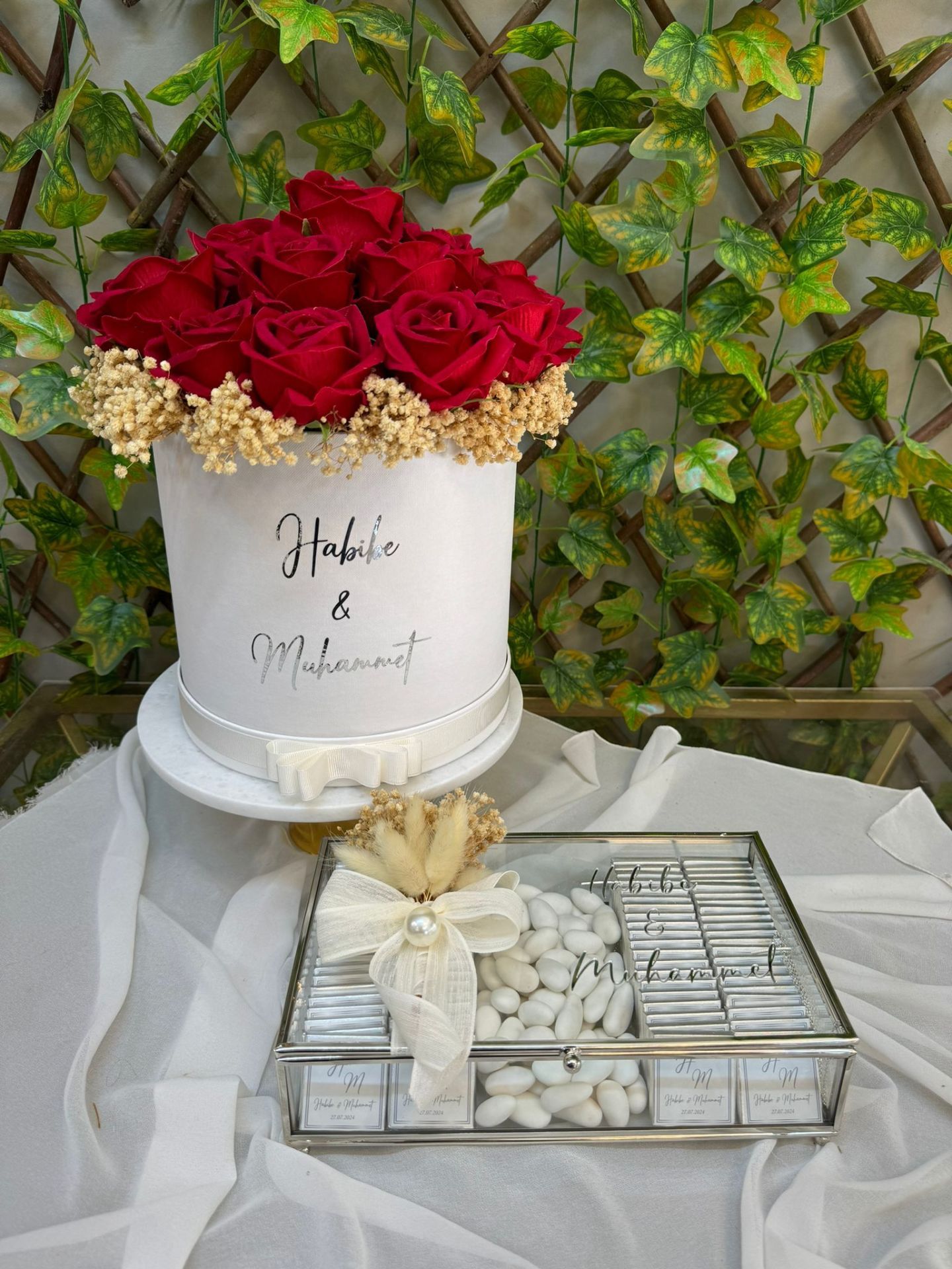 Kırmızı Kadife Güllü Gümüş Çiçek Çikolata Seti