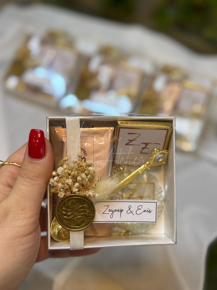 Kahveli Anahtarlıklı Set