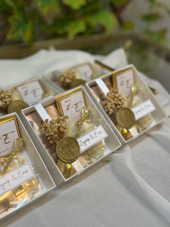 Kahveli Anahtarlıklı Set