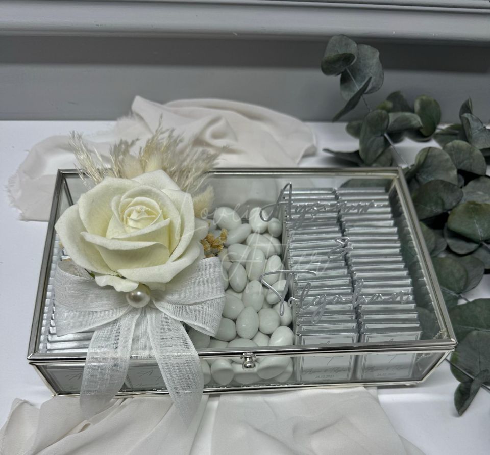 Beyaz Güllü İsteme Çikolatası