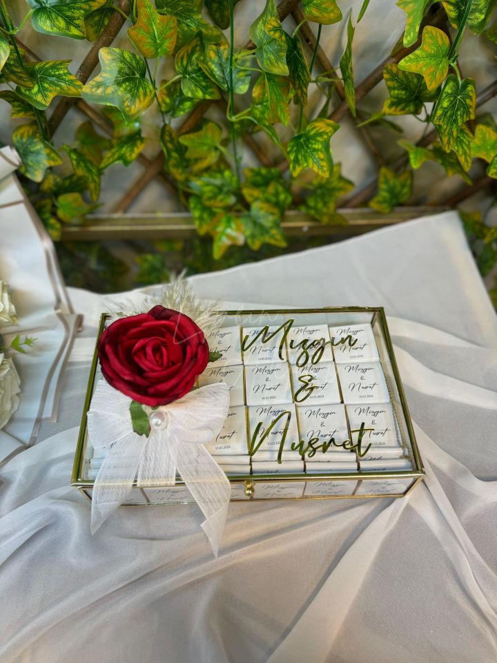 Kırmızı Güllü İsteme Çikolatası