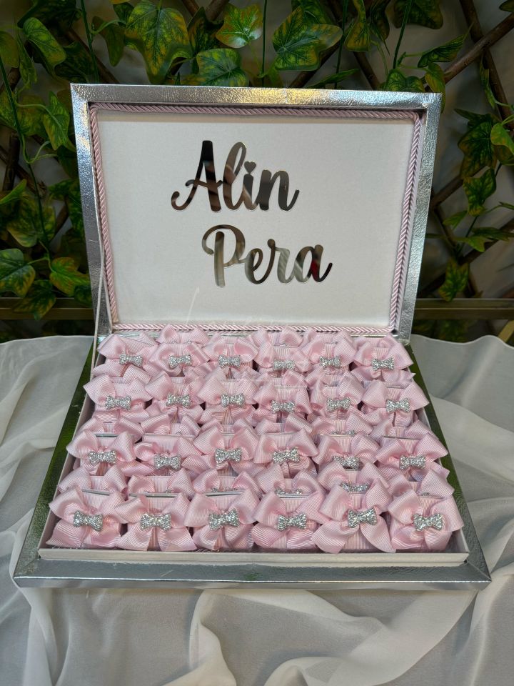 Pembe Fiyonklu Bebek Çikolatası