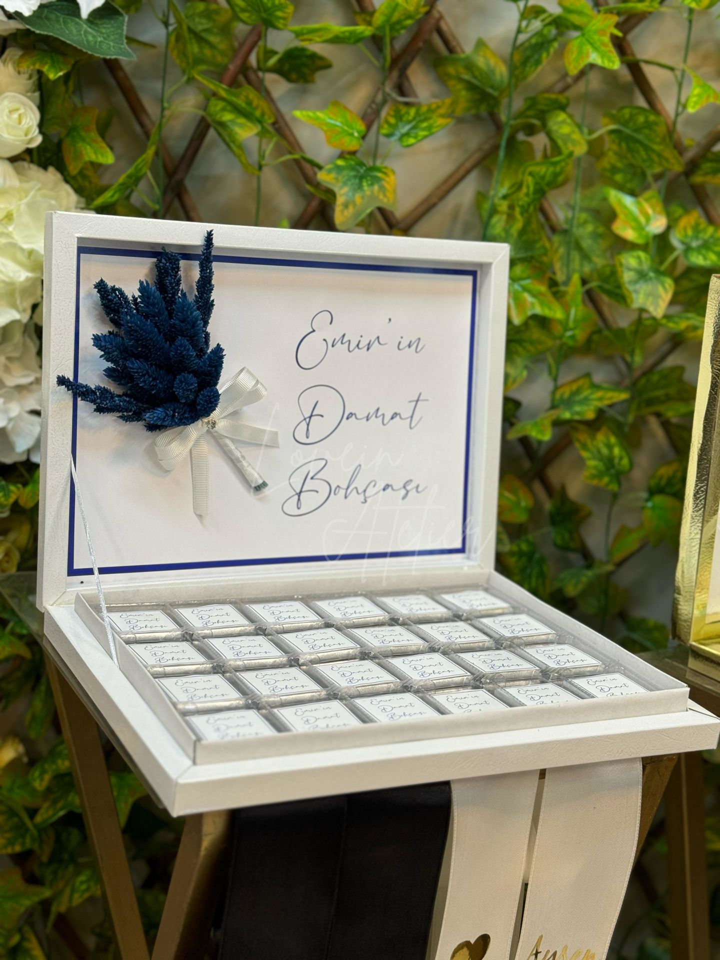 Lacivert Çiçekli Damat Bohça Çikolatası