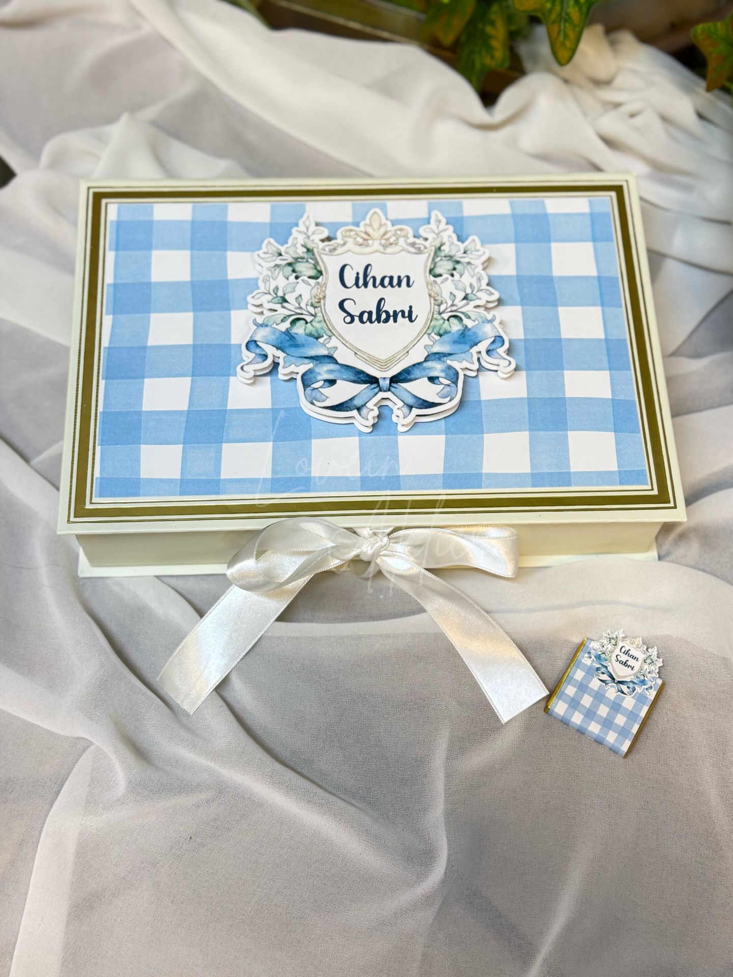 Mavi Ekoseli Boyutlu Bebek Çikolatası