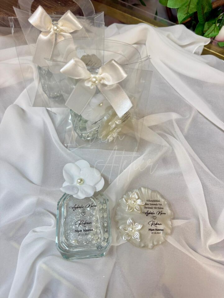 Çiçekli magnet ve Ortancalı Cam Şişede Kolonyalı Çantalı Set