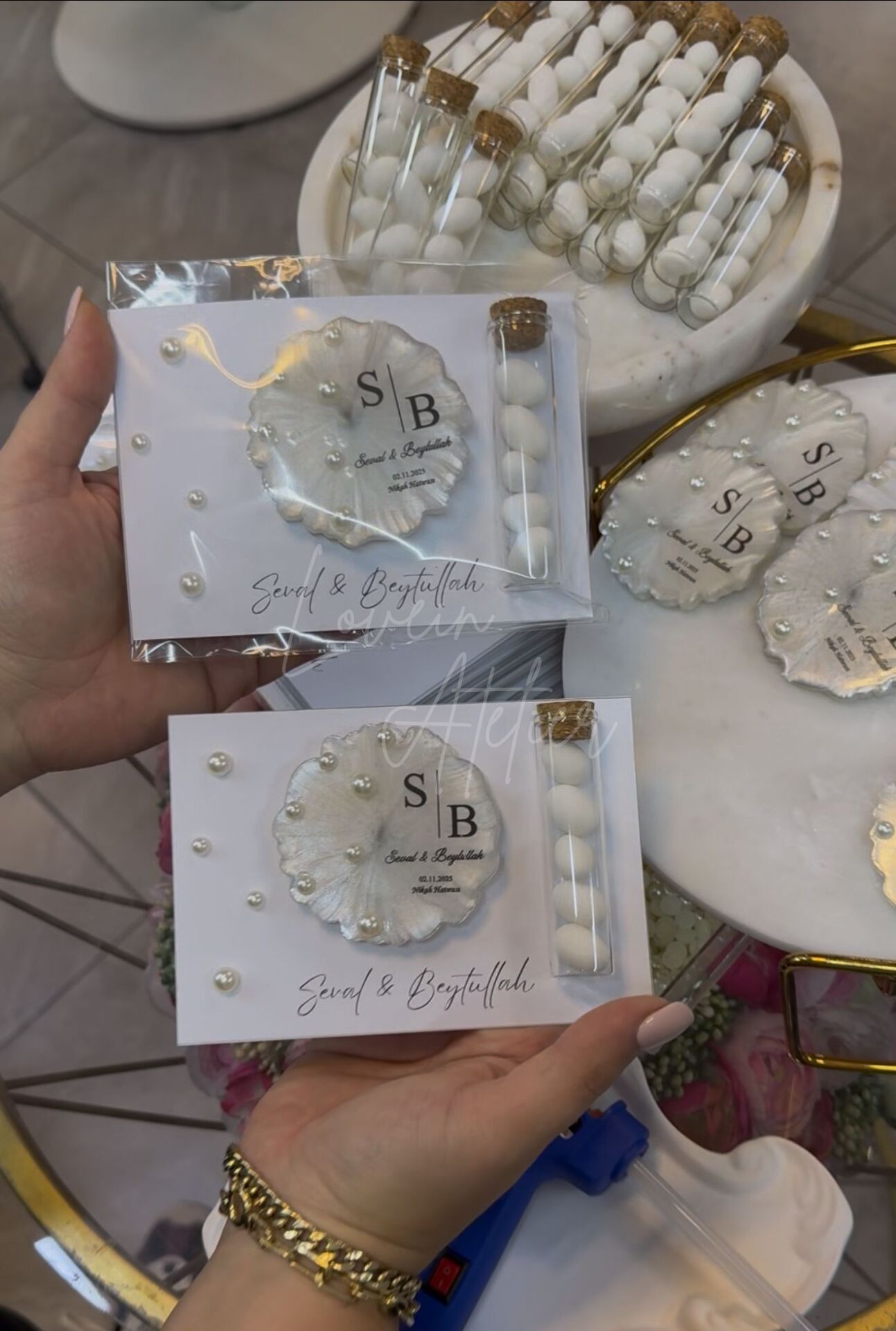 Yanı Dağınık İncili Magnet ve Cam Tüpte Badem Draje