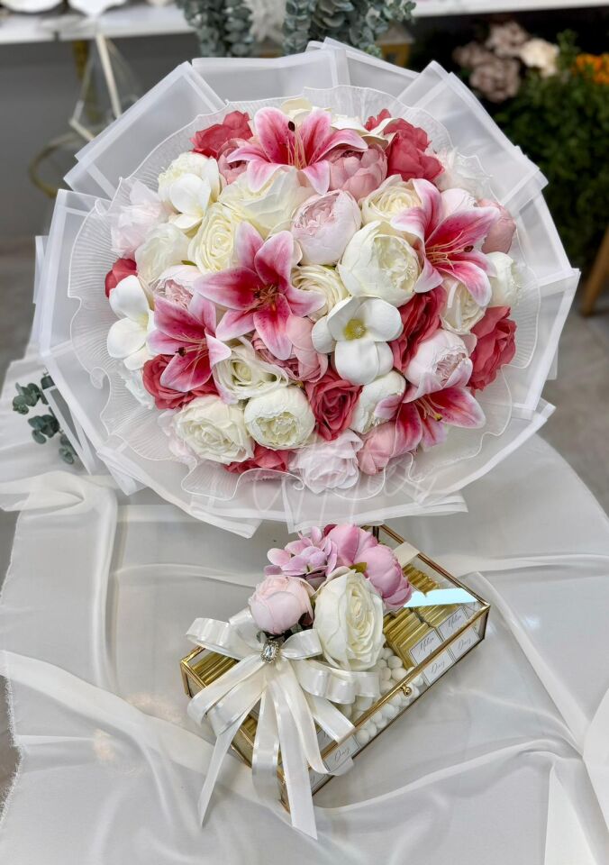 Büyük Boy Pembe Lilyumlu İsteme Çiçek,Çikolata Seti