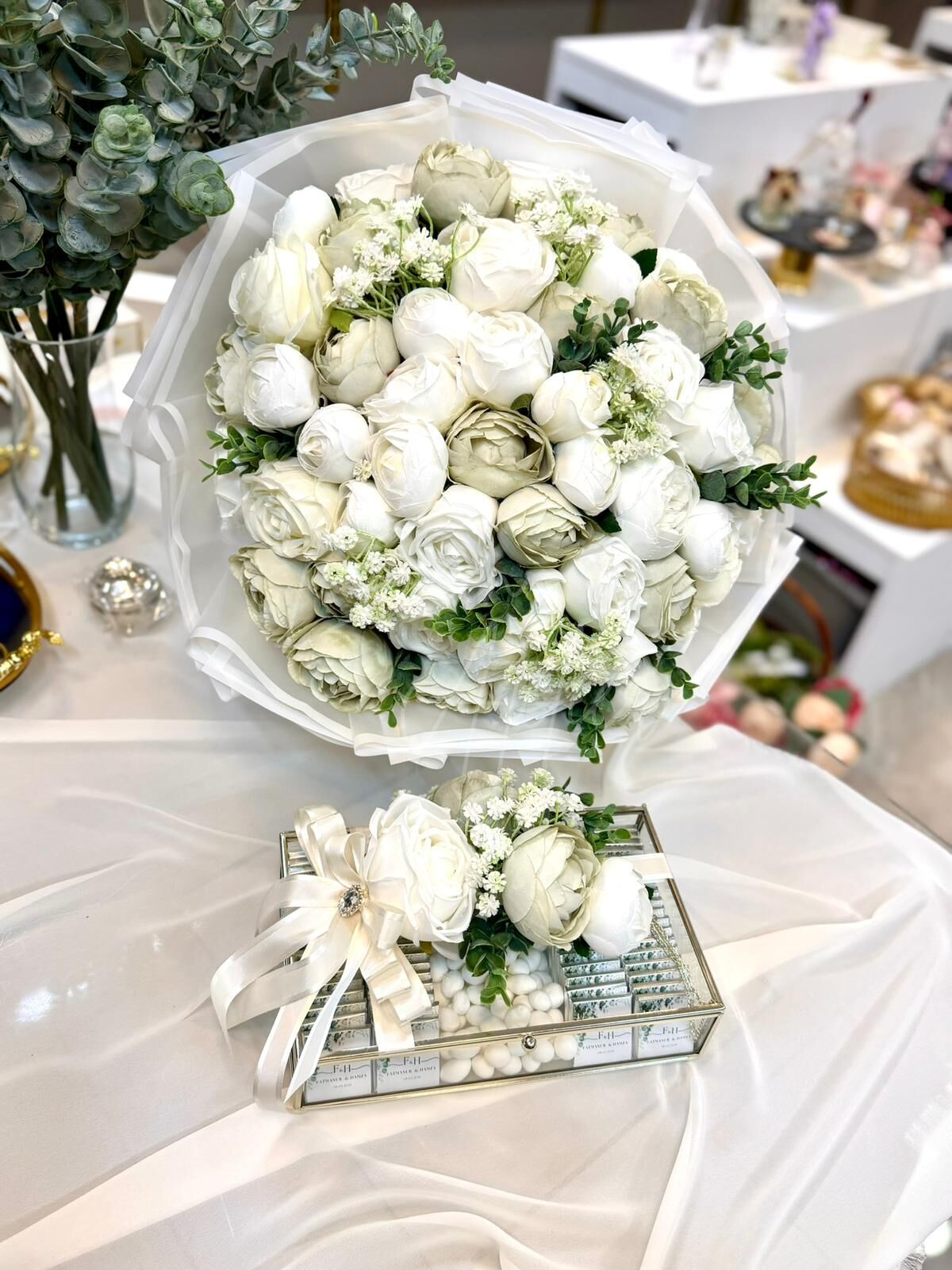 Su Yeşili Şakayıklı İsteme Çiçek ve Çİkolatası