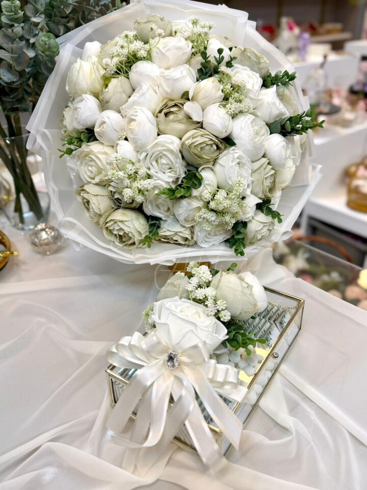 Su Yeşili Şakayıklı İsteme Çiçek ve Çİkolatası