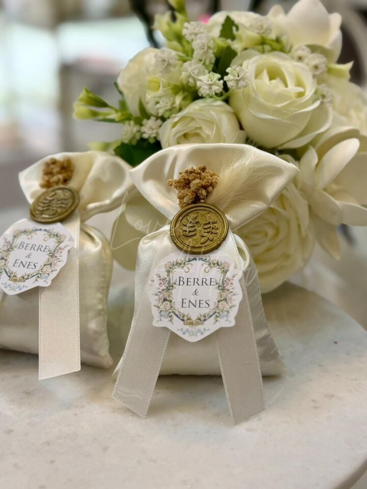 Krem Saten Şoklanmış Çiçekli Lavanta Kesesi